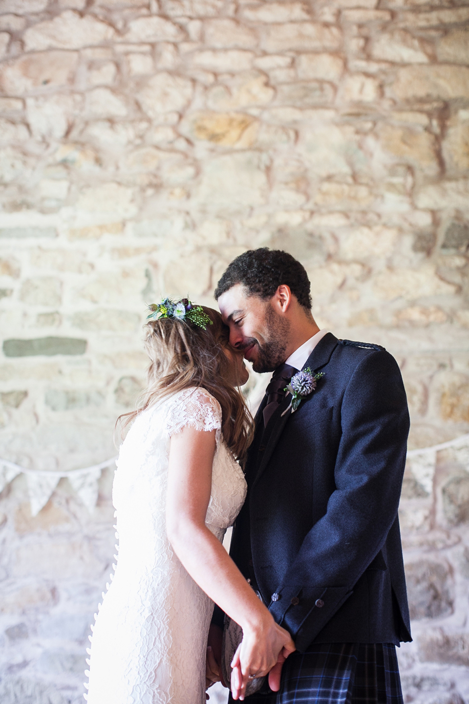 Laidback rustic wedding // Beaumonde wedding dress // Photography by Lauren McGlyn