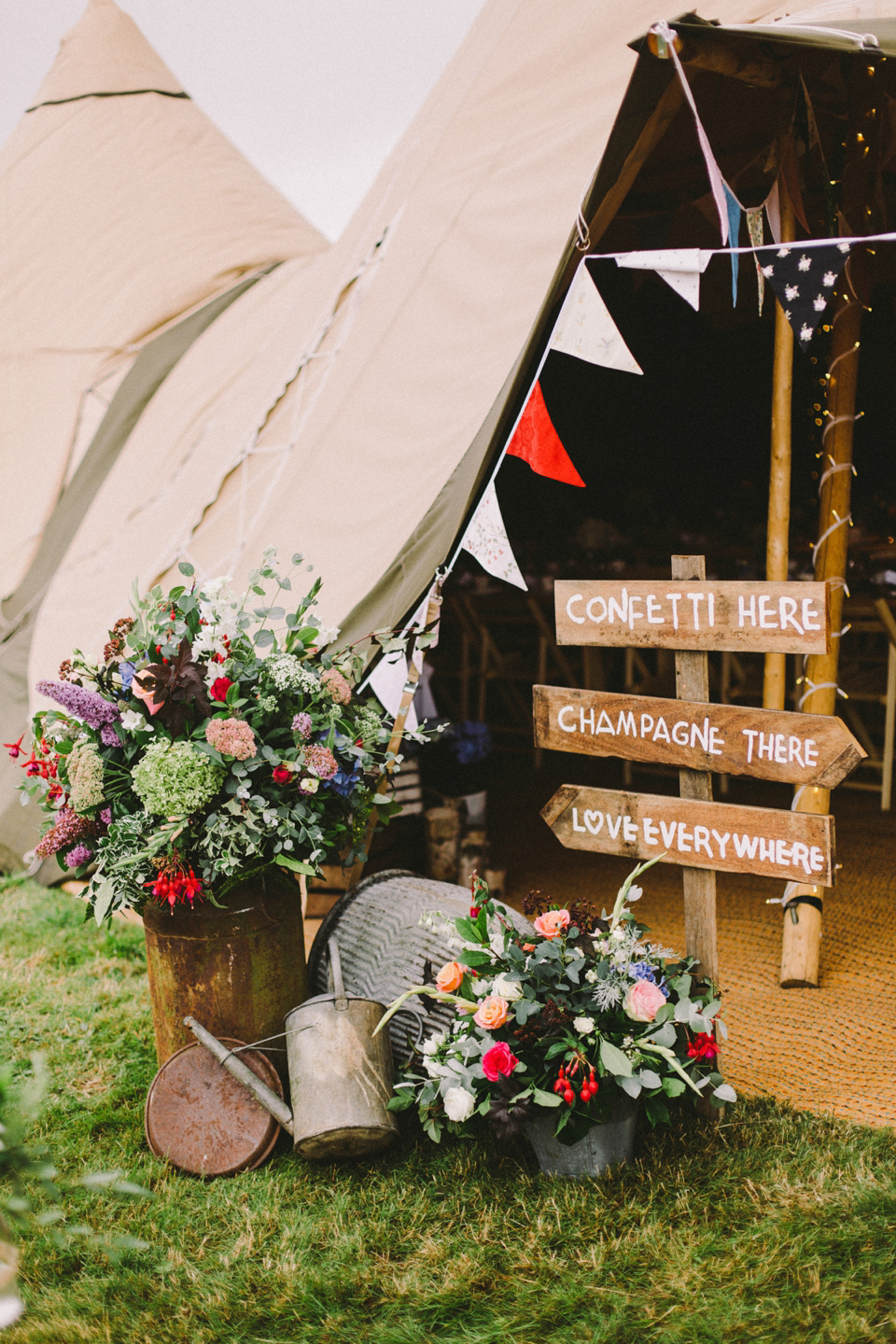 1940s vintage wedding dress by Elizabeth Avey // Tipi wedding in Anglesey // Rachel Hayton Photography