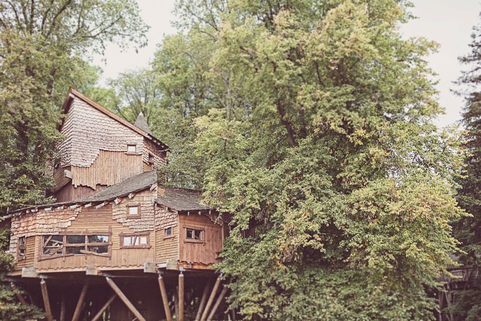 Justin Alexander wedding dress // Alnwick Treehouse wedding // Katy Melling Photography