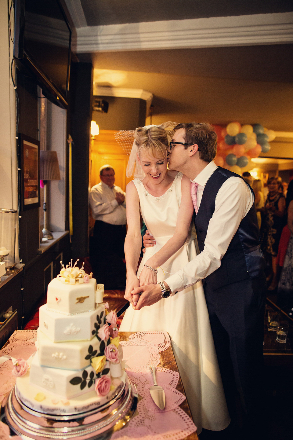 Fun and colourful London pub wedding // Photography by Assassynation