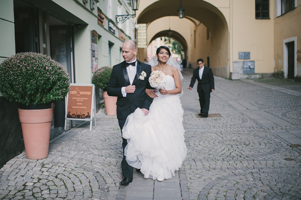 Vera Wang Wedding Dress // Slovakian Wedding // Photography by Brano Novak