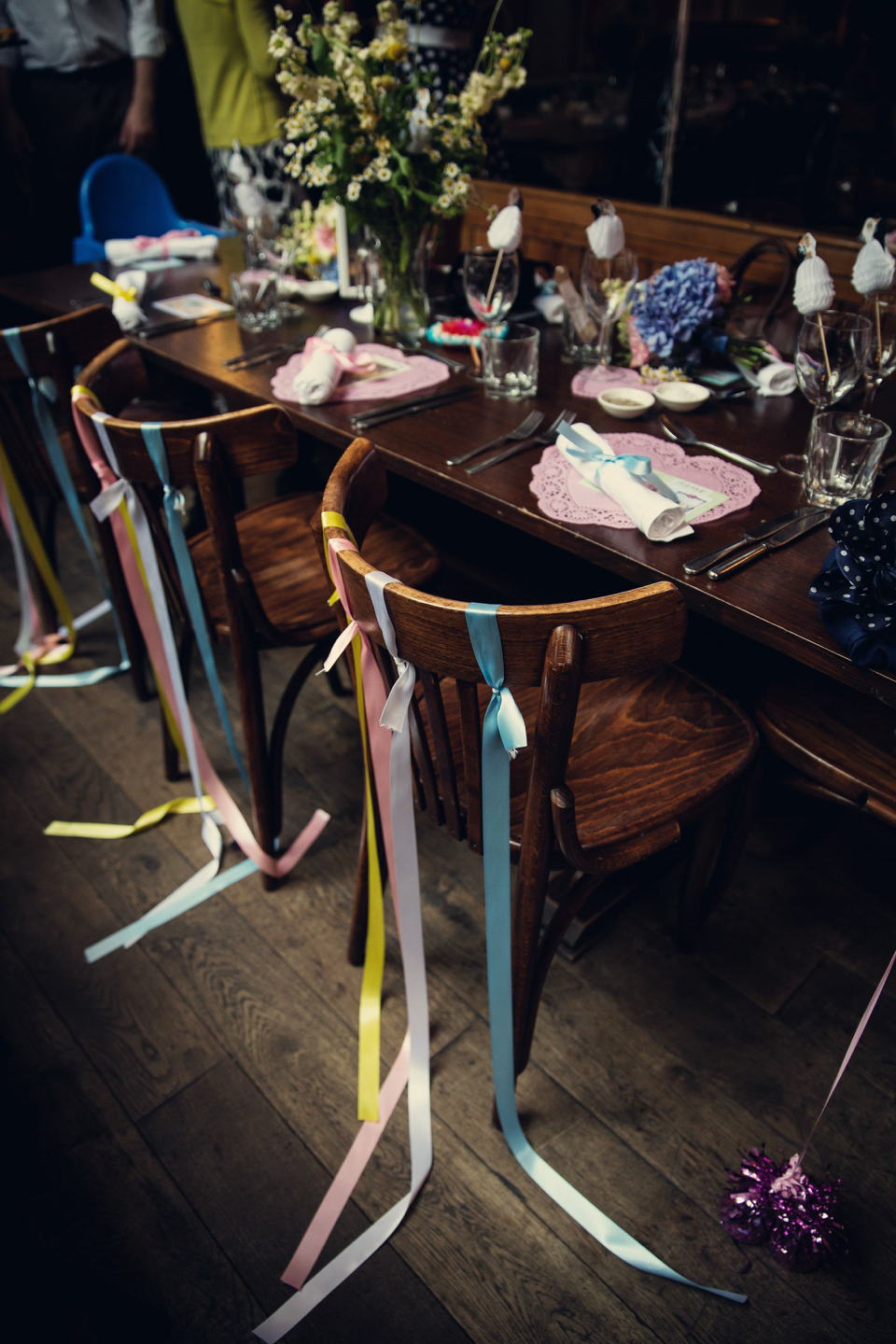 Fun and colourful London pub wedding // Photography by Assassynation