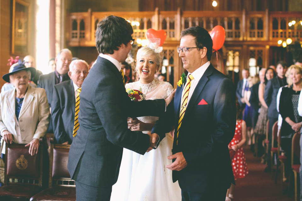 Yellow and red quirky retro Manchester wedding // Photography by Emma Boileau