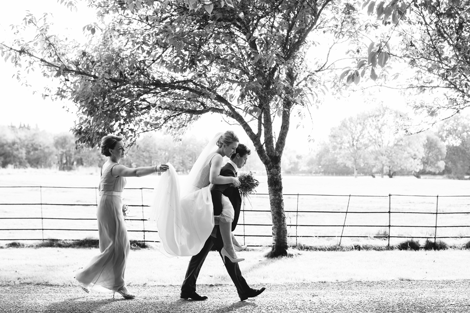 Elizabeth Stuart wedding dress // clean white contemporary wedding with a hint of woodland // Photography by Shane O’Sullivan of SOSAC Photography