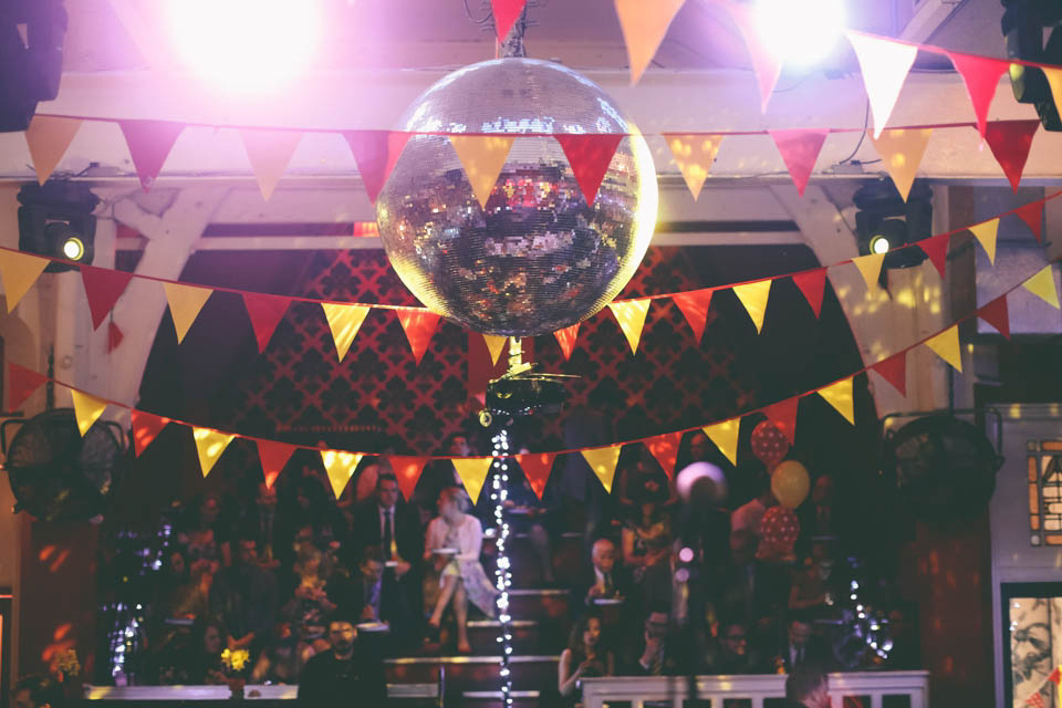 Yellow and red quirky retro Manchester wedding // Photography by Emma Boileau