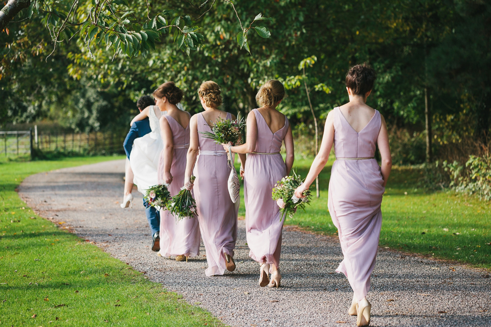 Elizabeth Stuart wedding dress // clean white contemporary wedding with a hint of woodland // Photography by Shane O’Sullivan of SOSAC Photography