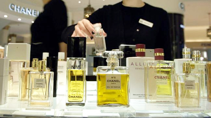 chanel-perfume-counter