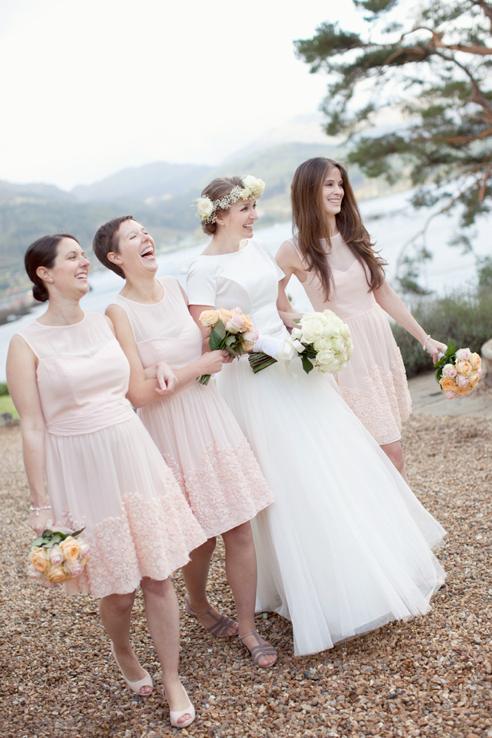 1950s style tulle wedding dress, Scottish lakeside wedding, Scottish wedding, Craig & Eva Sanders Photography