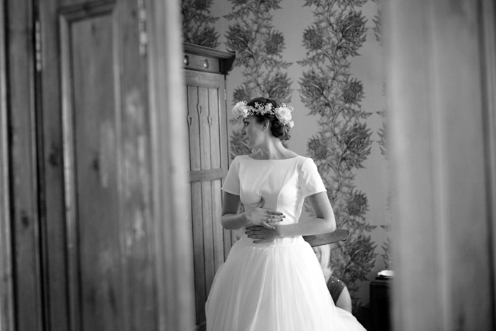 1950s style tulle wedding dress, Scottish lakeside wedding, Scottish wedding, Craig & Eva Sanders Photography
