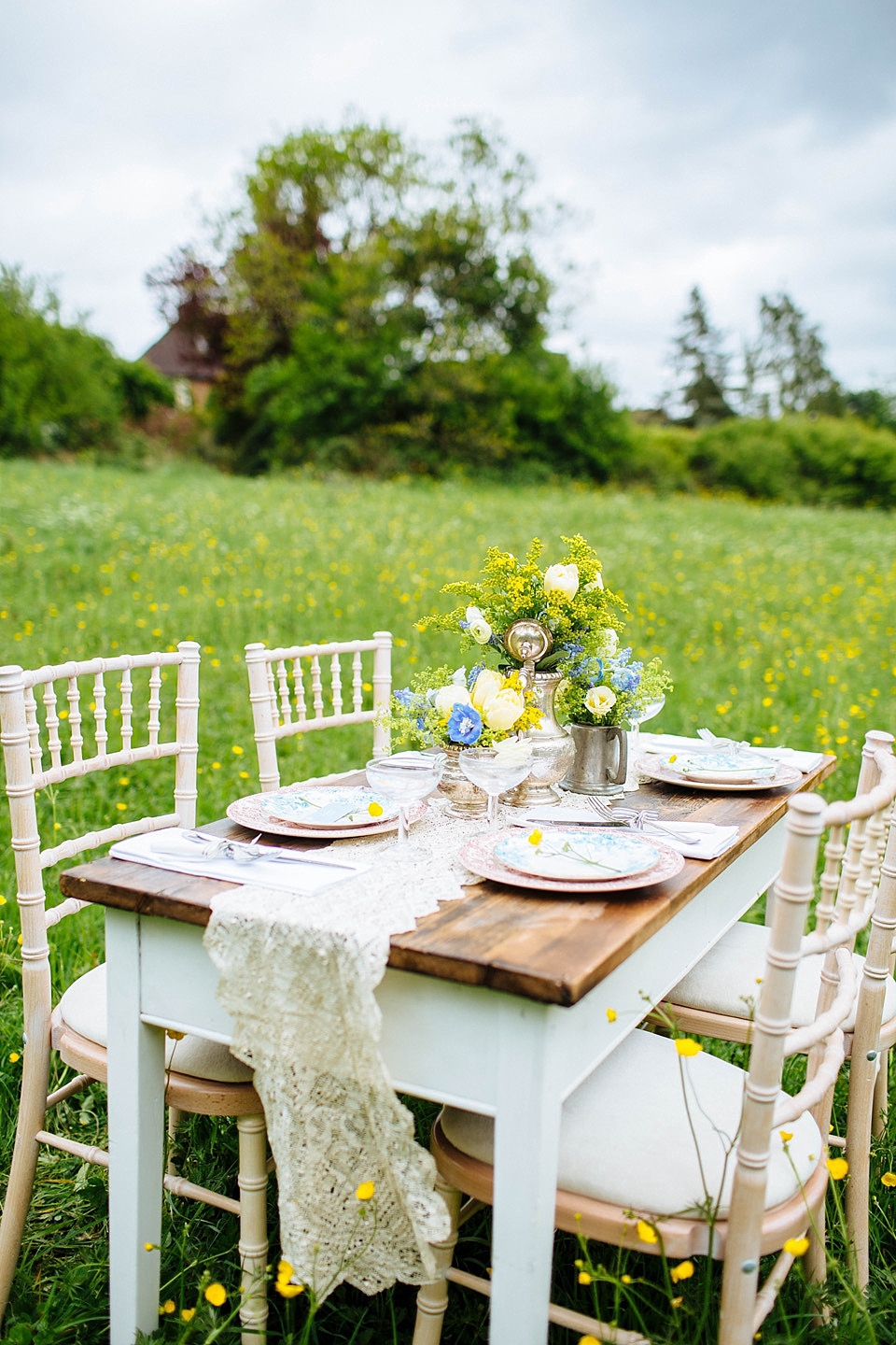 Late Spring/Early Summer Rustic Outdoor Wedding Inspiration in