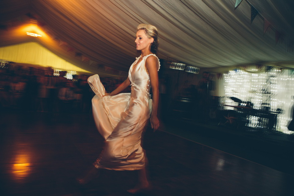 river dancing bride, gosford castle, paula ohara photography