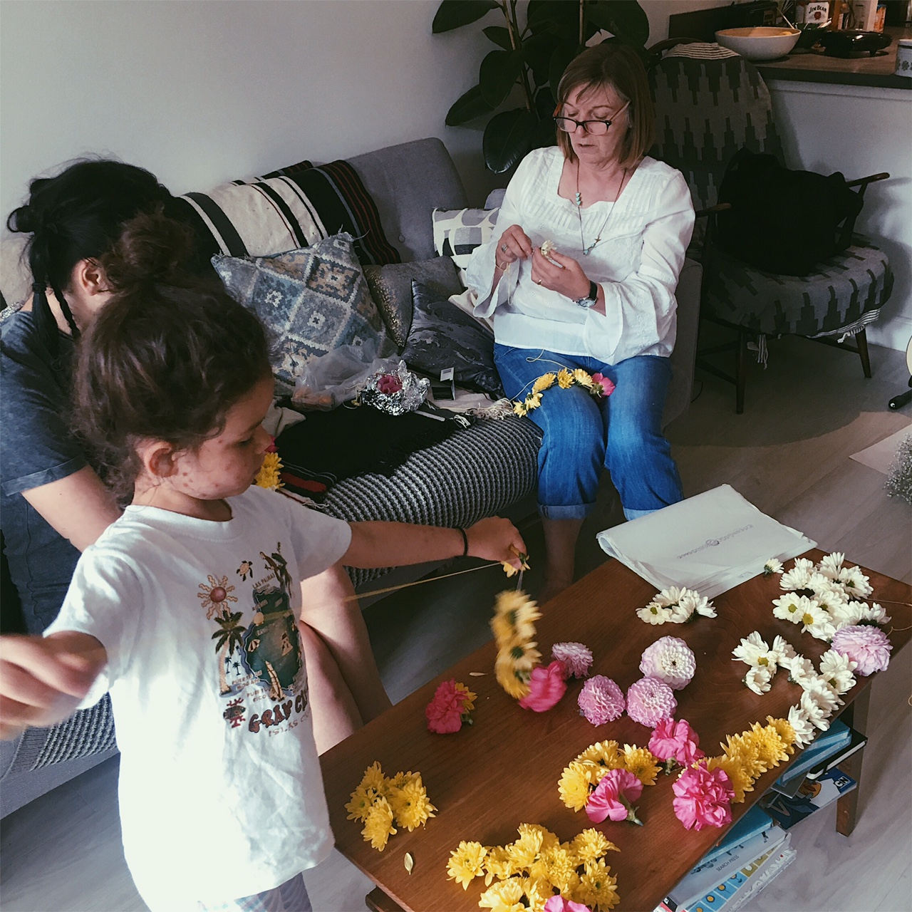 Nanny Aunty and sister making flowers. Bella had chicken pox yes it was a very bad week